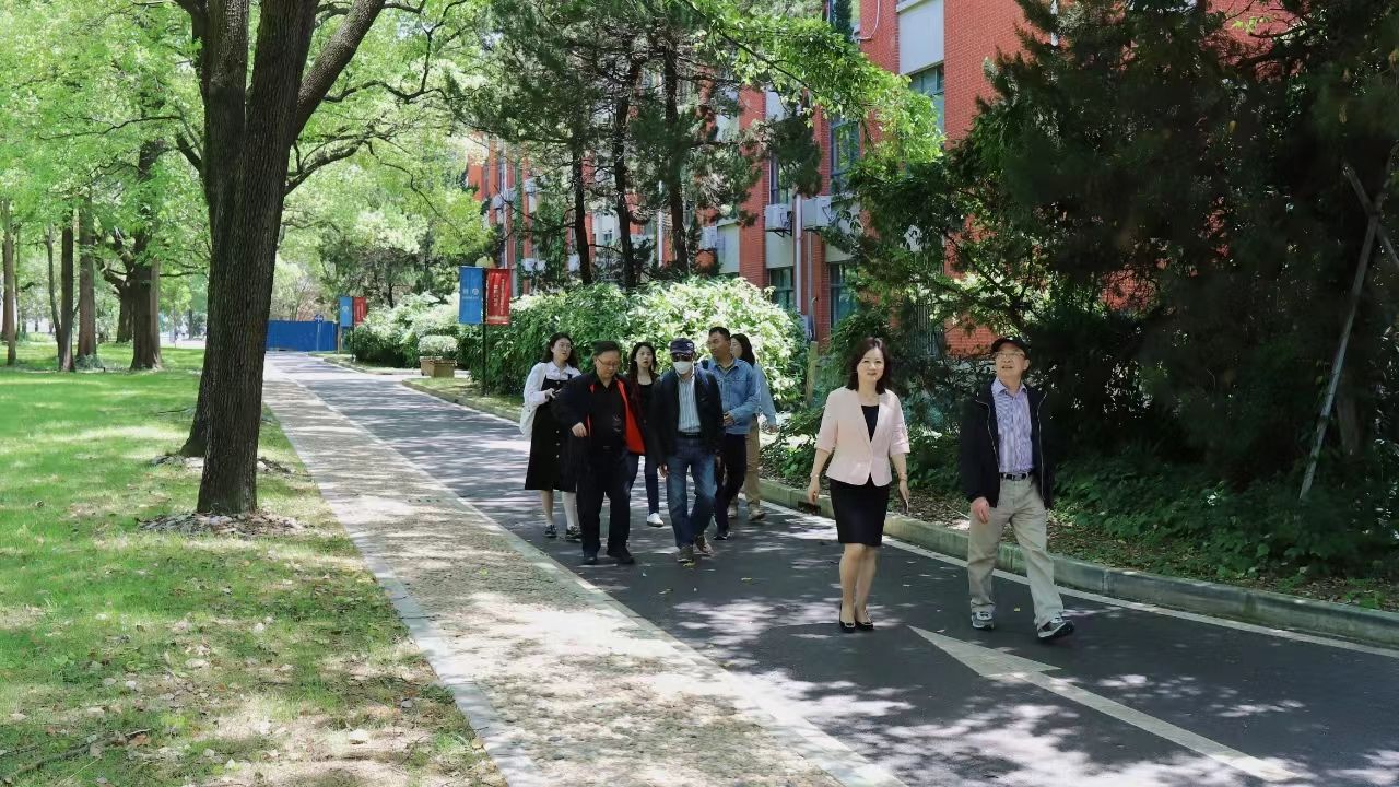 上海老年大学报名图片